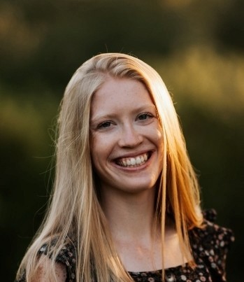 Portrait of Elle Case